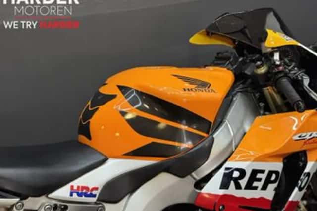 Honda CBR 1000 RR Fireblade (2007) thumbnail 6