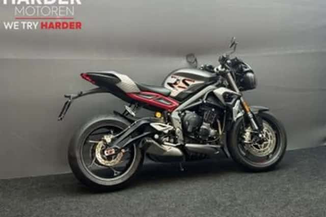 Triumph Street Triple RS (2021) thumbnail 3