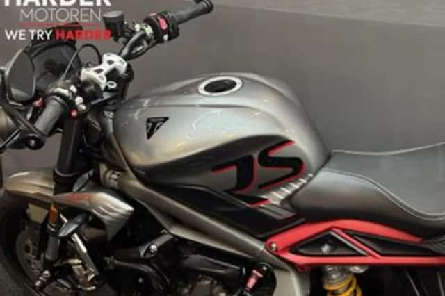Triumph Street Triple RS (2021) thumbnail 6