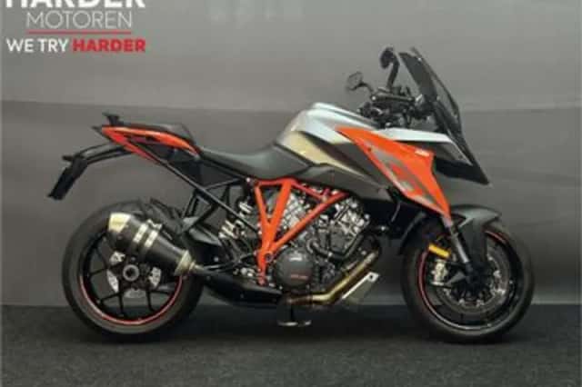 KTM 1290 Super Duke GT (2018) thumbnail 2