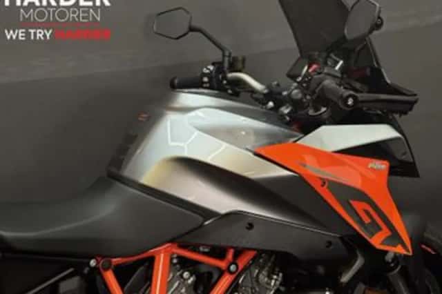 KTM 1290 Super Duke GT (2018) thumbnail 6