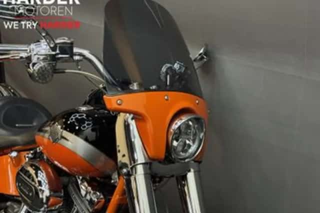 Harley-Davidson Convertible (2010) thumbnail 6