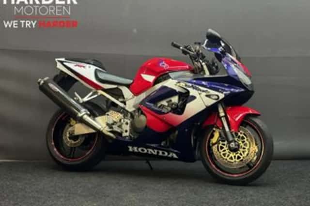 Honda CBR 900 RR Fireblade (2000) thumbnail 1