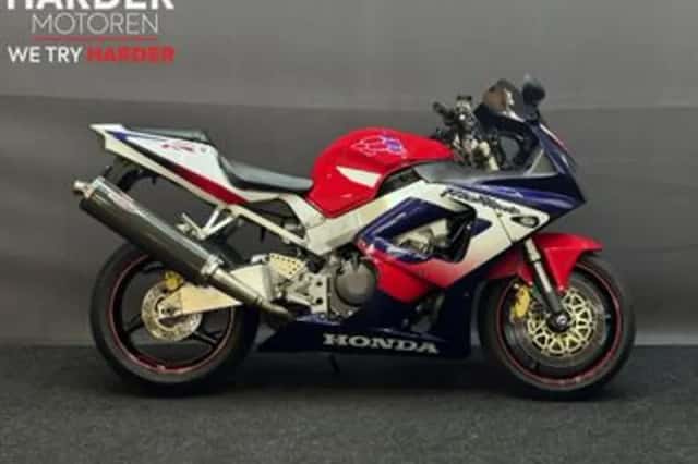 Honda CBR 900 RR Fireblade (2000) thumbnail 2
