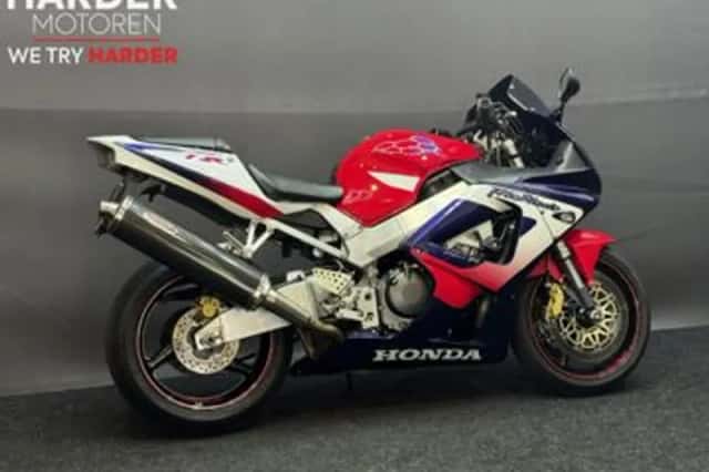 Honda CBR 900 RR Fireblade (2000) thumbnail 3