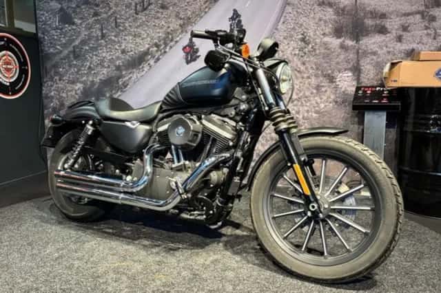 Harley-Davidson Sportster Iron 883 (2011) thumbnail 1