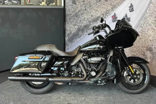 Harley-Davidson Road Glide Limited (2021) thumbnail 2