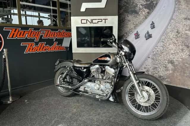 Harley-Davidson 883 Sportster Hugger (1996) thumbnail 1