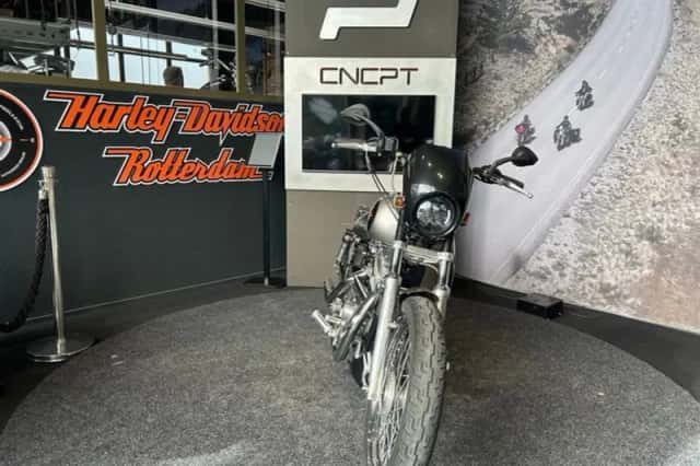 Harley-Davidson 883 Sportster Hugger (1996) thumbnail 2