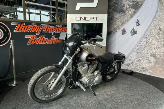 Harley-Davidson 883 Sportster Hugger (1996) thumbnail 3