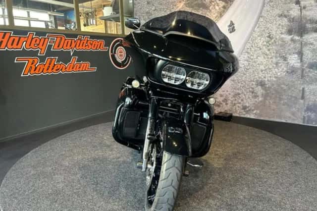 Harley-Davidson Road Glide Limited (2021) thumbnail 2