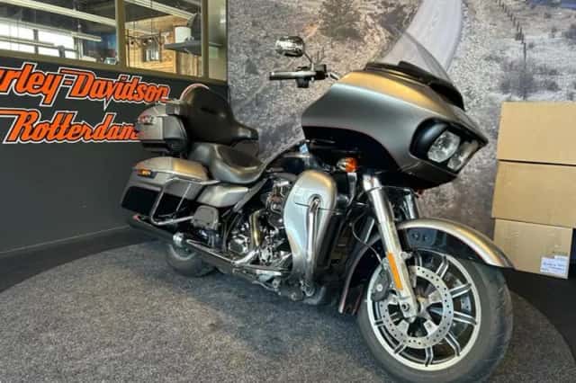 Harley-Davidson Road Glide Ultra (2016) thumbnail 1
