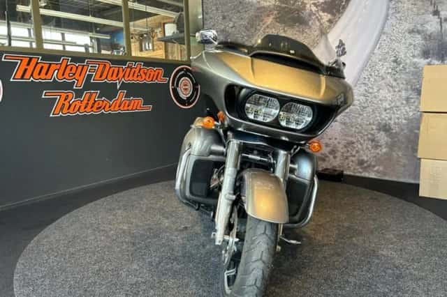 Harley-Davidson Road Glide Ultra (2016) thumbnail 2