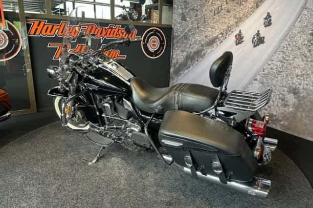 Harley-Davidson Road King Classic (2010) thumbnail 2