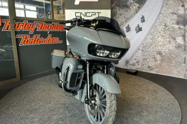 Harley-Davidson Road Glide (2019) thumbnail 2