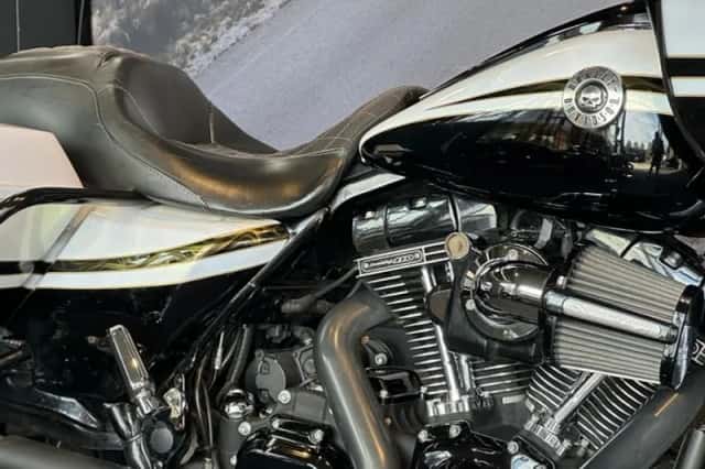 Harley-Davidson CVO Road Glide (2012) thumbnail 6