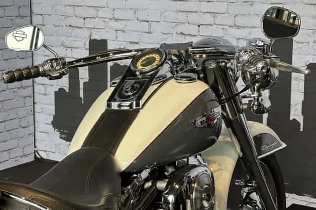 Harley-Davidson Softail Deluxe (2005) thumbnail 4