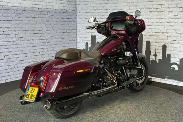Harley-Davidson CVO Street Glide (2025) thumbnail 3