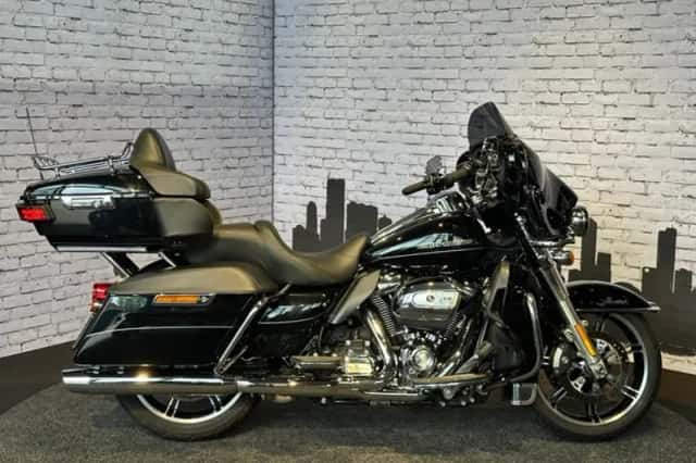 Harley-Davidson Electra Glide Ultra Limited (2023) thumbnail 2