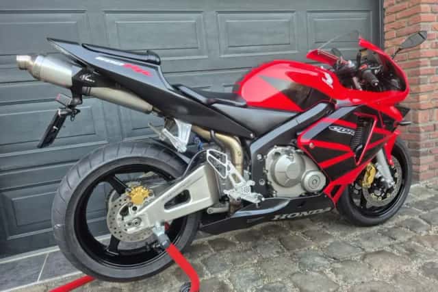 Honda CBR600RR (2004) thumbnail 2