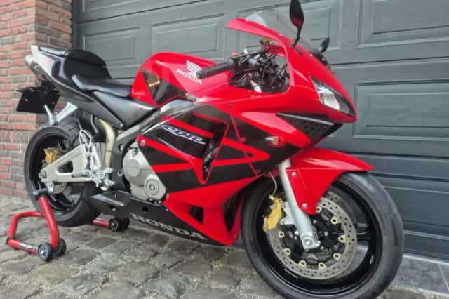 Honda CBR600RR (2004) thumbnail 3