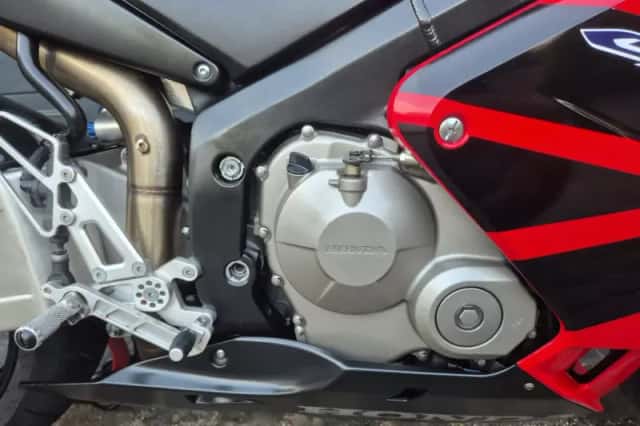 Honda CBR600RR (2004) thumbnail 5