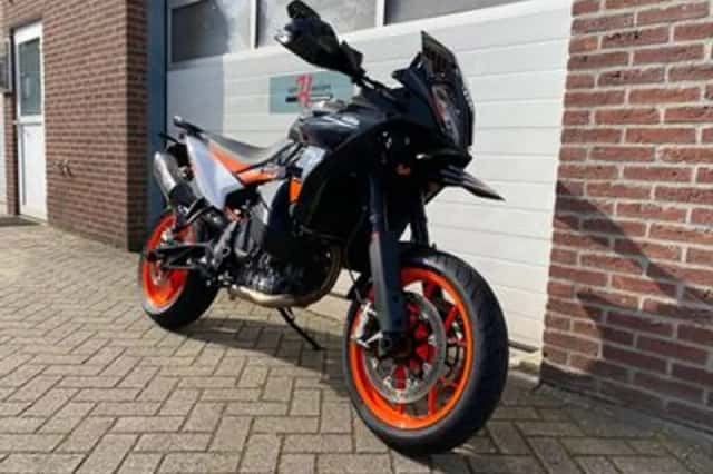 KTM 890 SMT (2023) thumbnail 2
