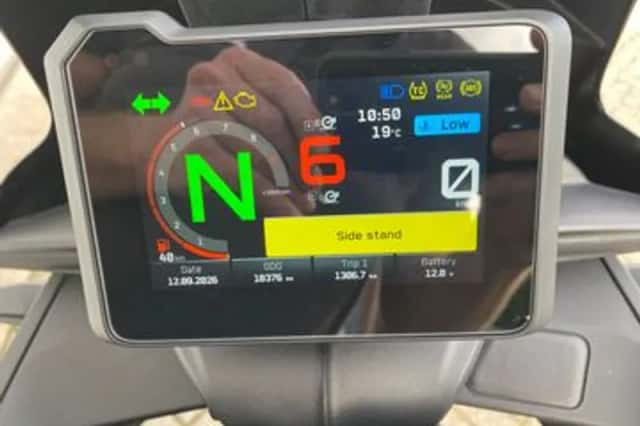KTM 890 SMT (2023) thumbnail 4