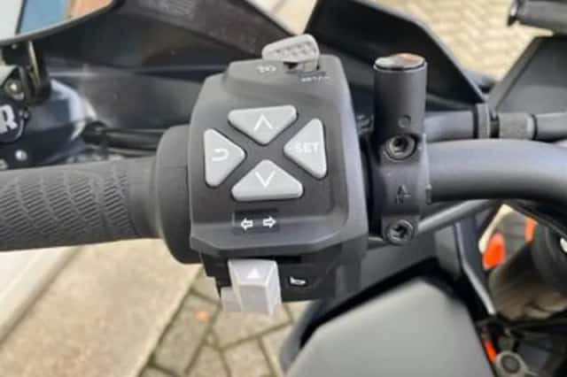 KTM 890 SMT (2023) thumbnail 6
