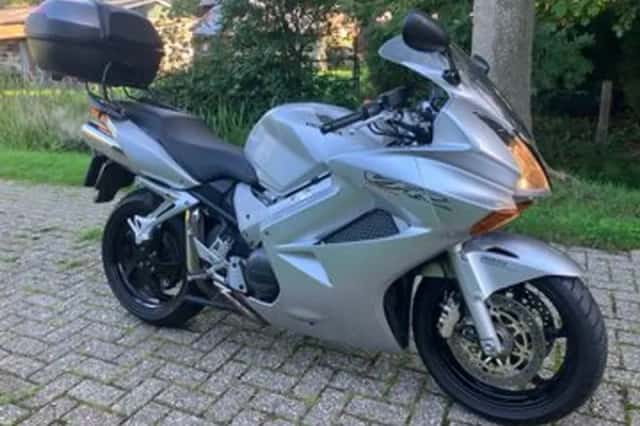 Honda VFR 800F V TEC (2002) thumbnail 1