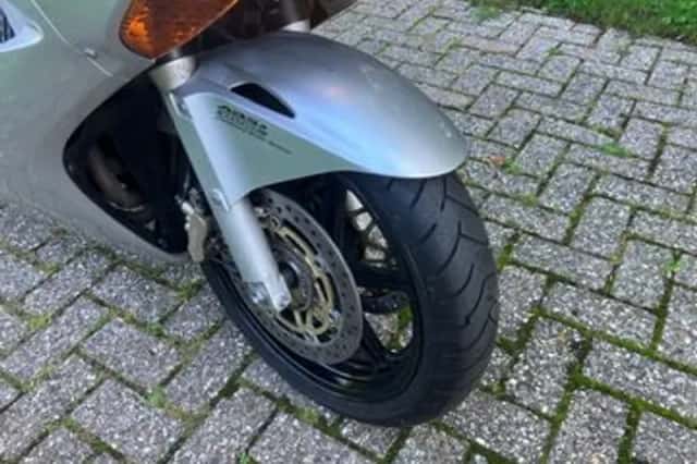 Honda VFR 800F V TEC (2002) thumbnail 2