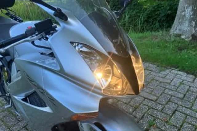 Honda VFR 800F V TEC (2002) thumbnail 3