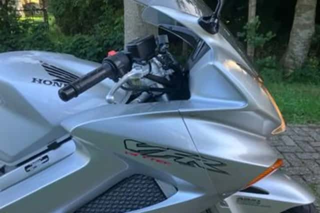Honda VFR 800F V TEC (2002) thumbnail 4