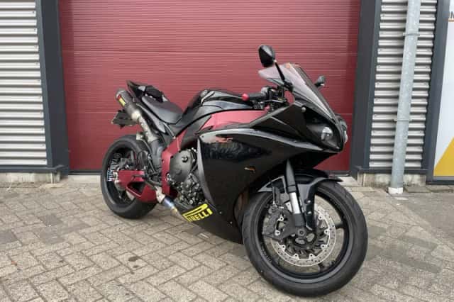 Yamaha YZF-R1 (0) thumbnail 1