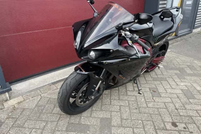 Yamaha YZF-R1 (0) thumbnail 4