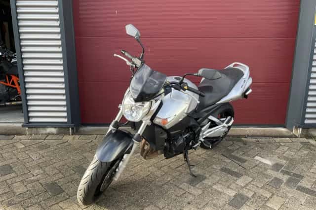 Suzuki GSR600 (2008) thumbnail 2