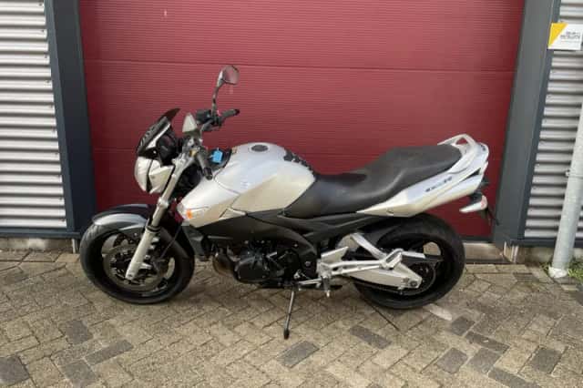 Suzuki GSR600 (2008) thumbnail 4