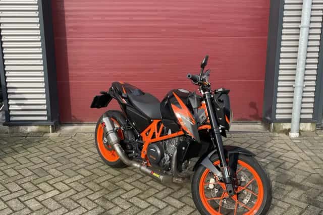 KTM 690 Duke (2017) thumbnail 1