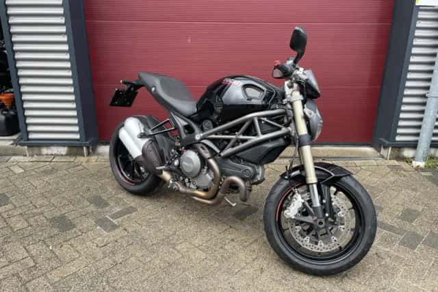 Ducati Monster 1100 (2011) thumbnail 1