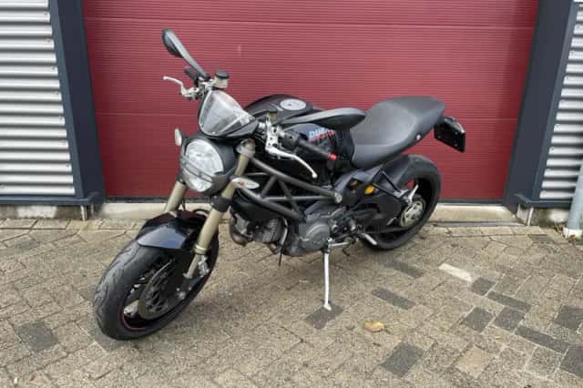 Ducati Monster 1100 (2011) thumbnail 2