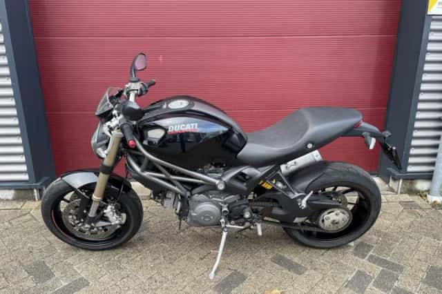 Ducati Monster 1100 (2011) thumbnail 4