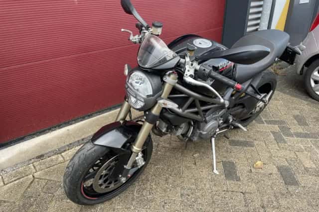 Ducati Monster 1100 (2011) thumbnail 5