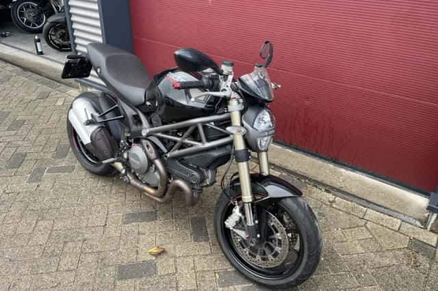Ducati Monster 1100 (2011) thumbnail 6