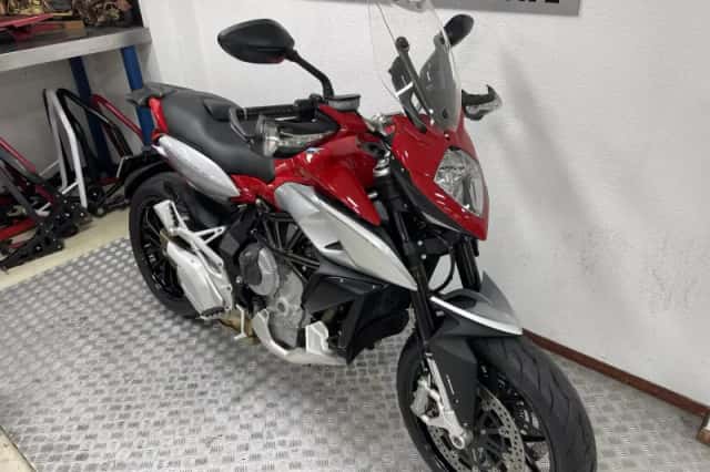 MV Agusta Stradale (2016) thumbnail 5