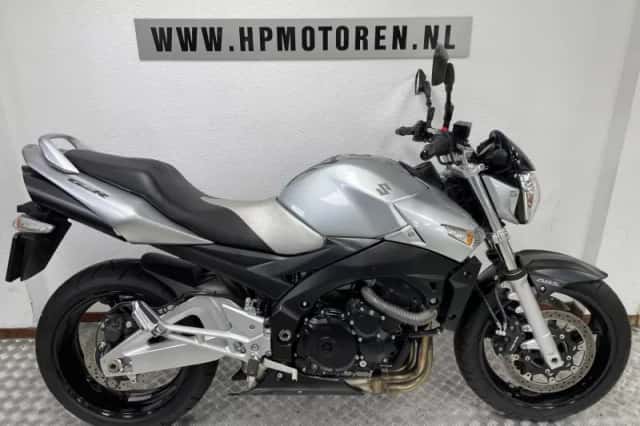 Suzuki GSR600 (2008) thumbnail 1