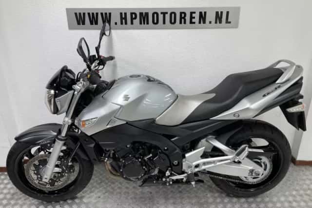 Suzuki GSR600 (2008) thumbnail 2