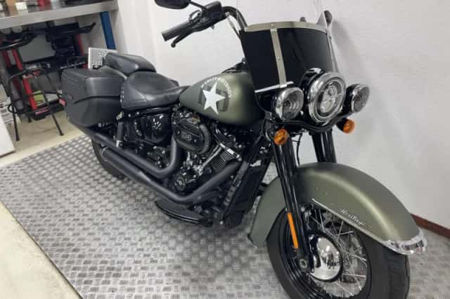 Harley-Davidson Heritage Softail (2018) thumbnail 3