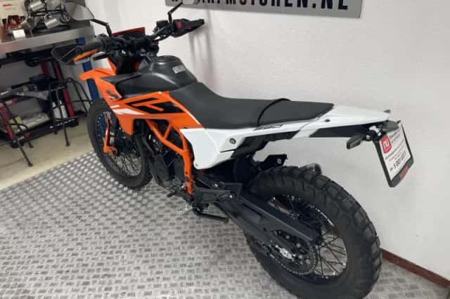KTM 390 Enduro R (2026) thumbnail 4