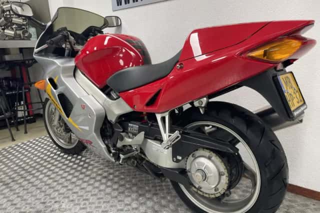Honda VFR 800 F (2000) thumbnail 4