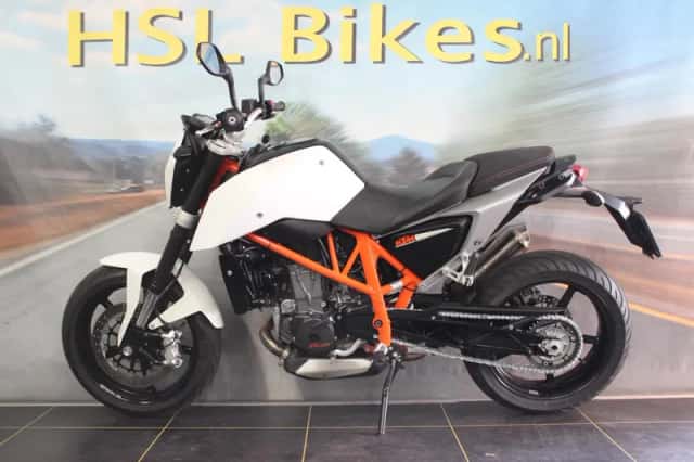 KTM 690 Duke (2012) thumbnail 2